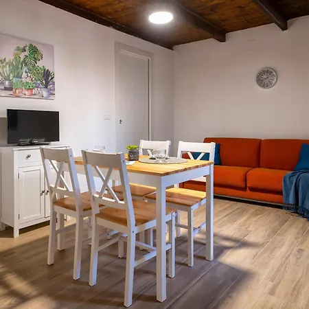 C & C Holidays Apartment *